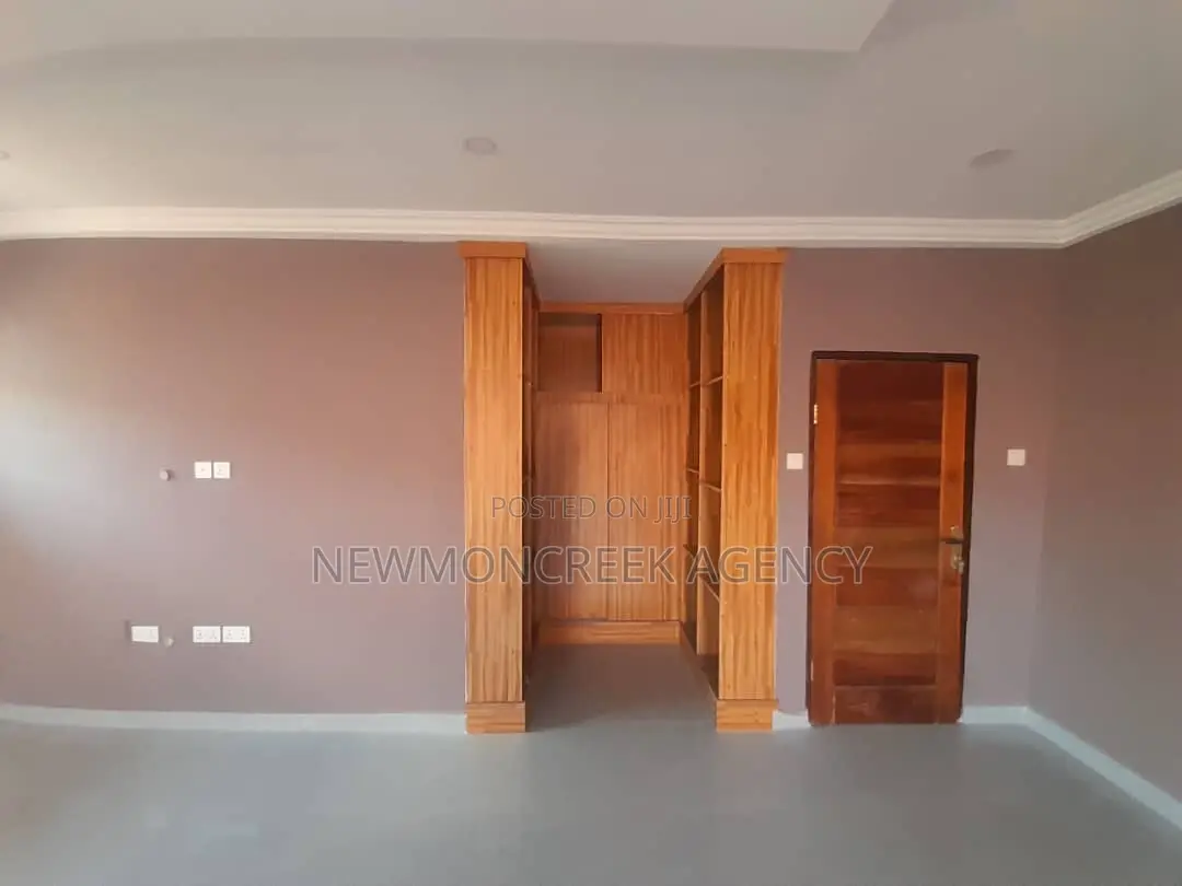 4bdrm Duplex in Abokobi Junction, Accra Metropolitan for sale