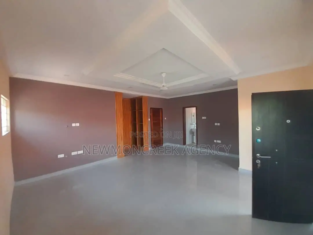 4bdrm Duplex in Abokobi Junction, Accra Metropolitan for sale