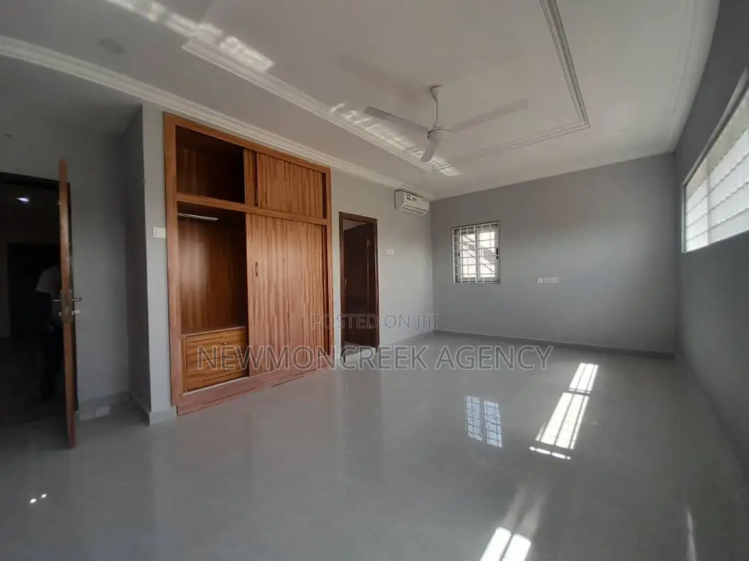 4bdrm Duplex in Abokobi Junction, Accra Metropolitan for sale