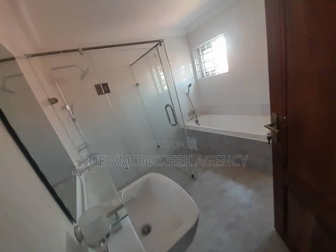 4bdrm Duplex in Abokobi Junction, Accra Metropolitan for sale