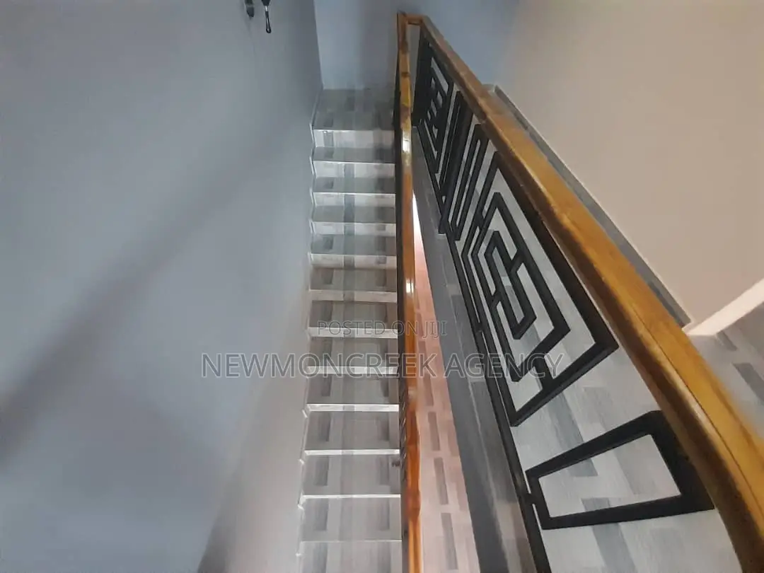 4bdrm Duplex in Abokobi Junction, Accra Metropolitan for sale