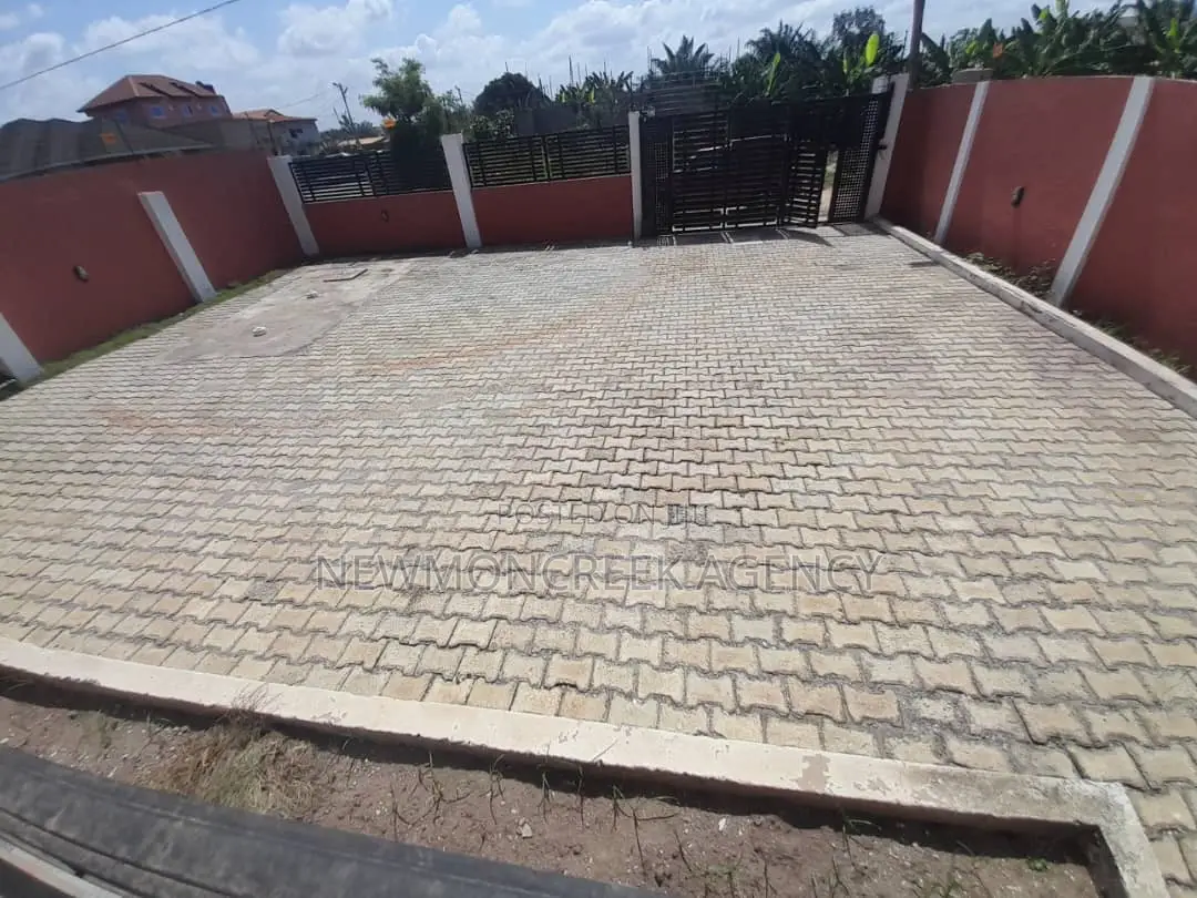 4bdrm Duplex in Abokobi Junction, Accra Metropolitan for sale