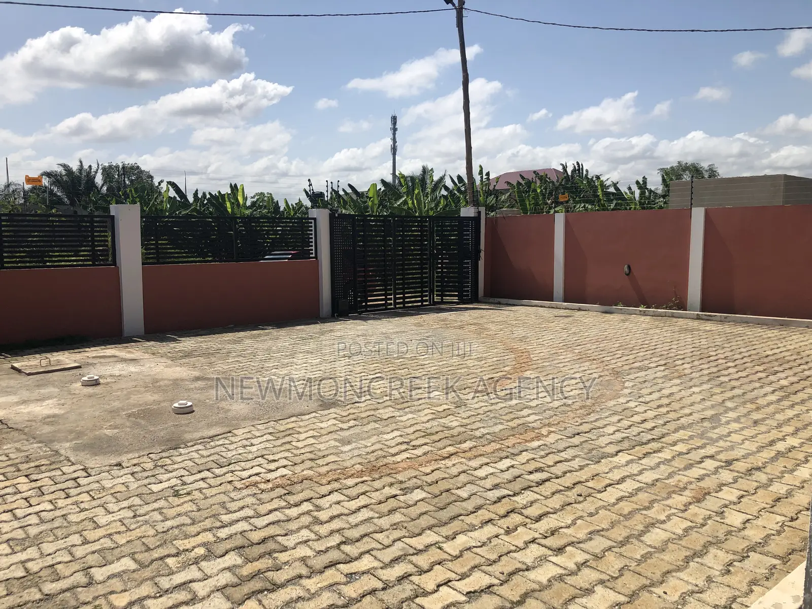 4bdrm Duplex in Abokobi Junction, Accra Metropolitan for sale