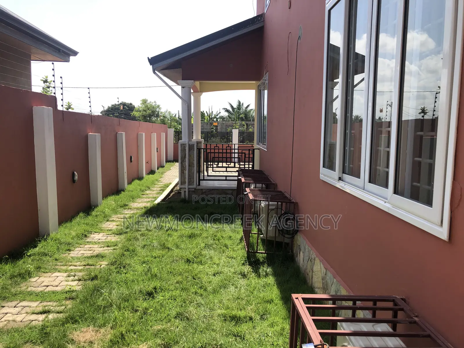 4bdrm Duplex in Abokobi Junction, Accra Metropolitan for sale