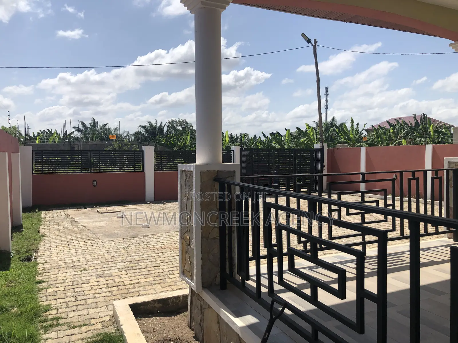 4bdrm Duplex in Abokobi Junction, Accra Metropolitan for sale