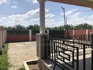 4bdrm Duplex in Abokobi Junction, Accra Metropolitan for sale