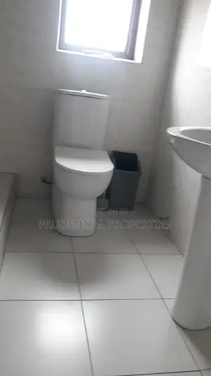 Furnished 1bdrm Apartment in Asylum Down for rent
