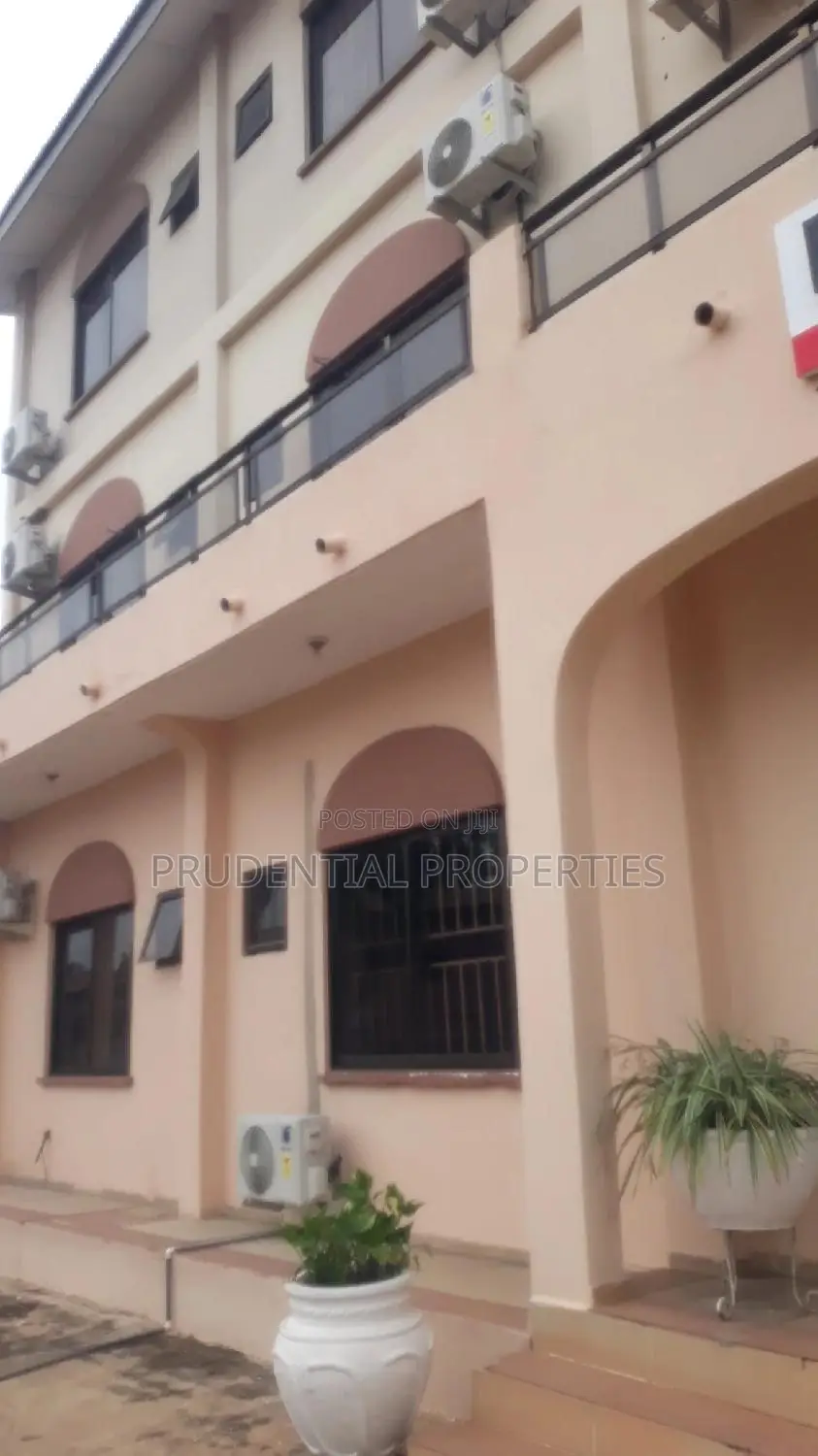 Furnished 1bdrm Apartment in Asylum Down for rent