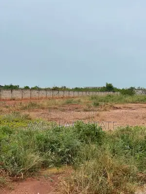 Neatly Titled Plots - Tema Community 25