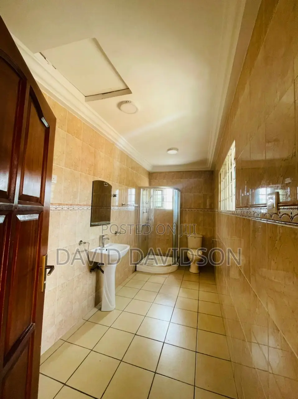 6bdrm Mansion in Executive 6 Bedroom, Tema Metropolitan for rent