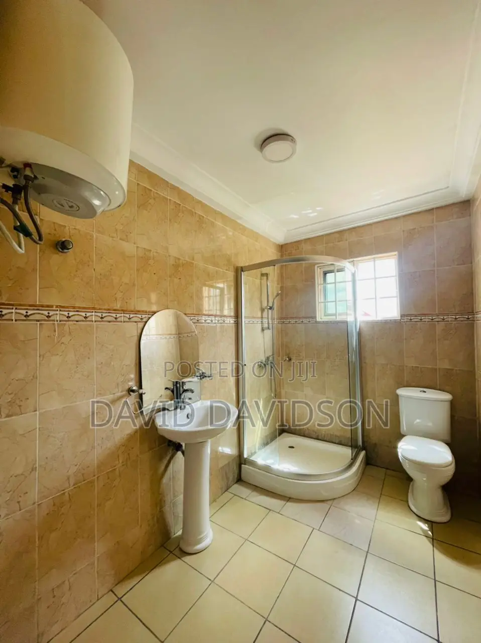 6bdrm Mansion in Executive 6 Bedroom, Tema Metropolitan for rent
