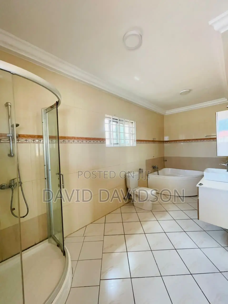 6bdrm Mansion in Executive 6 Bedroom, Tema Metropolitan for rent