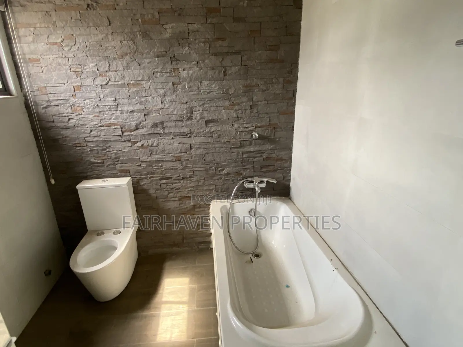 4bdrm House in Tseaddo, Airport Residential Area for rent