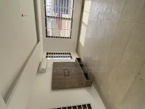 4bdrm House in Tseaddo, Airport Residential Area for rent