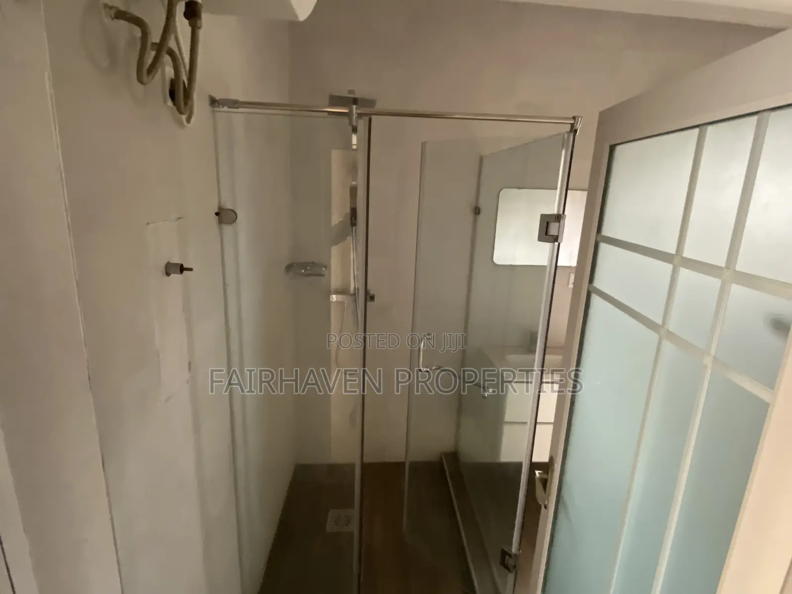 4bdrm House in Tseaddo, Airport Residential Area for rent