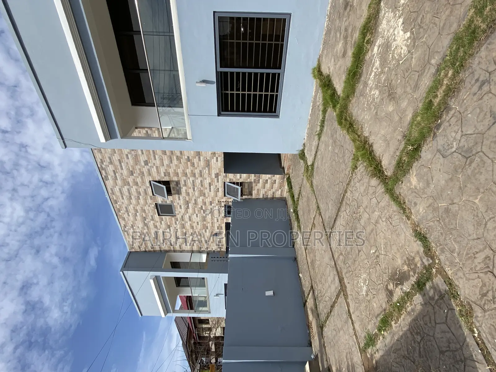 4bdrm House in Tseaddo, Airport Residential Area for rent