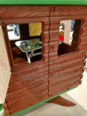 Kids Play House (On the Tree)