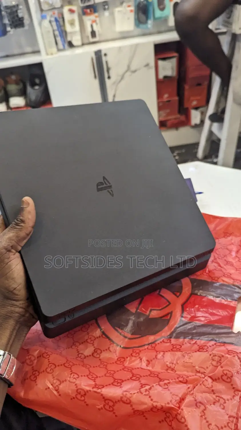 Uk Pre-owned Ps4 Slim 500gb + 2 Controller + 8 Games - Limited Stock!