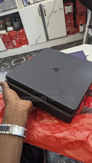 UK PS4 SLIM 500GB+Controller - Top Gaming Pick!