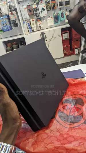 Playstation 4 Slim With 2 Controllers and 8 Solid Games Ps4 Jailbreak
