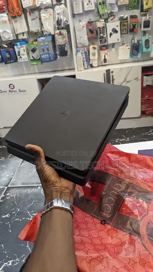 Playstation 4 Slim With 2 Controllers and 8 Solid Games Ps4 Jailbreak