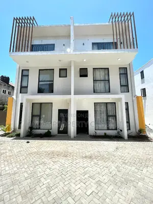 Photo - 3bdrm Townhouse / Terrace in Tseaddo for rent