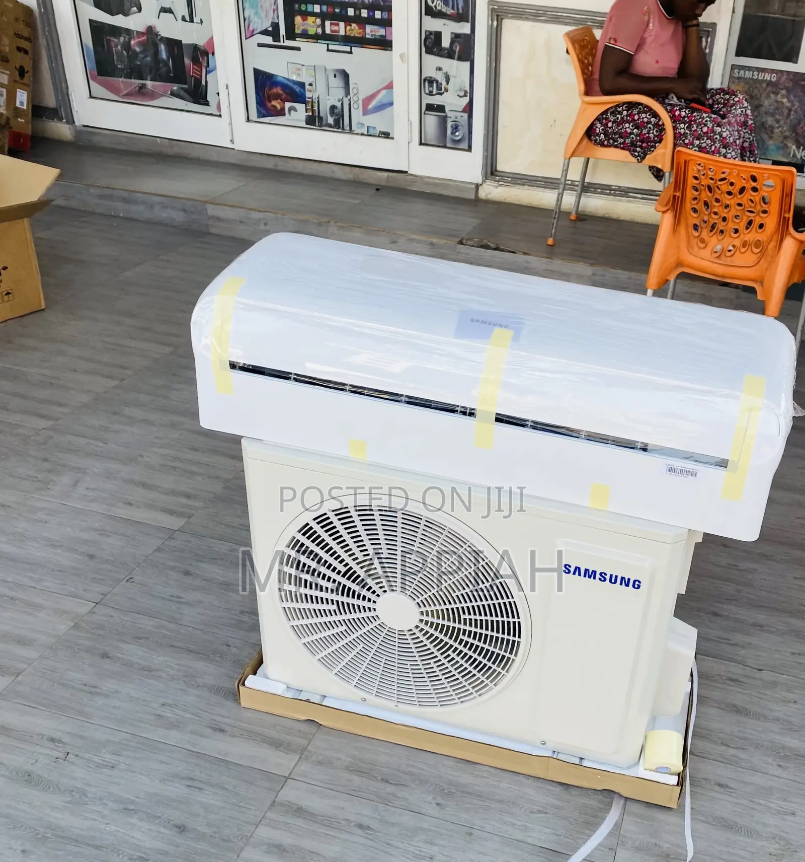 Elegant White Samsung 2.5hp Split Type Air Conditioner.