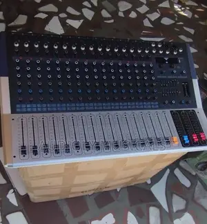 Yamaha Kv160 16-Channel Powered Mixer