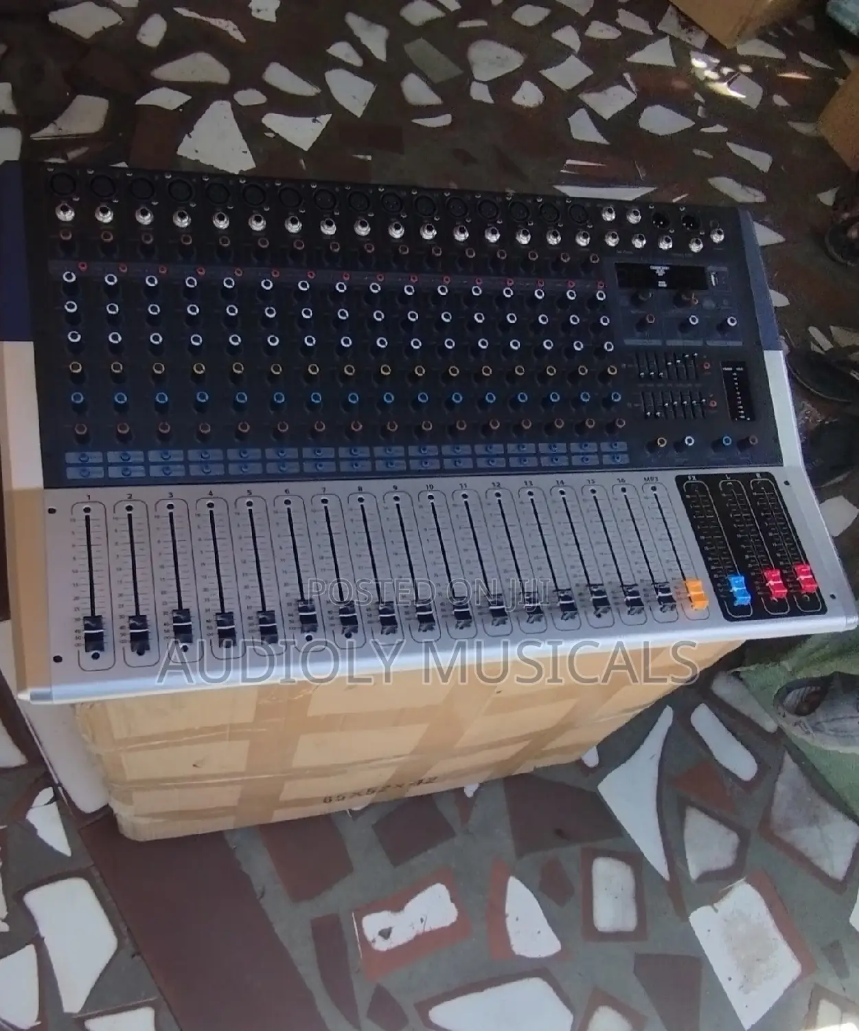 Yamaha Kv160 16-Channel Powered Mixer