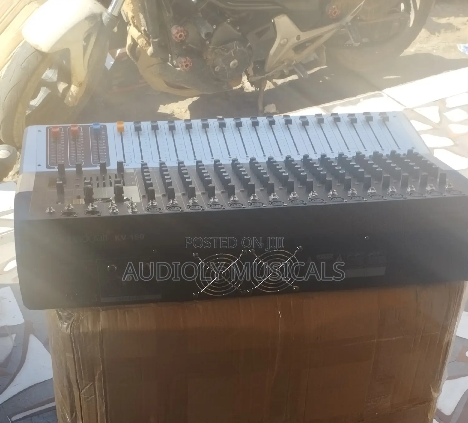 Yamaha Kv160 16-Channel Powered Mixer