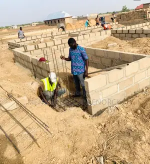 Am a Good Contration Works Company. Bluidng, Feas Wall ,