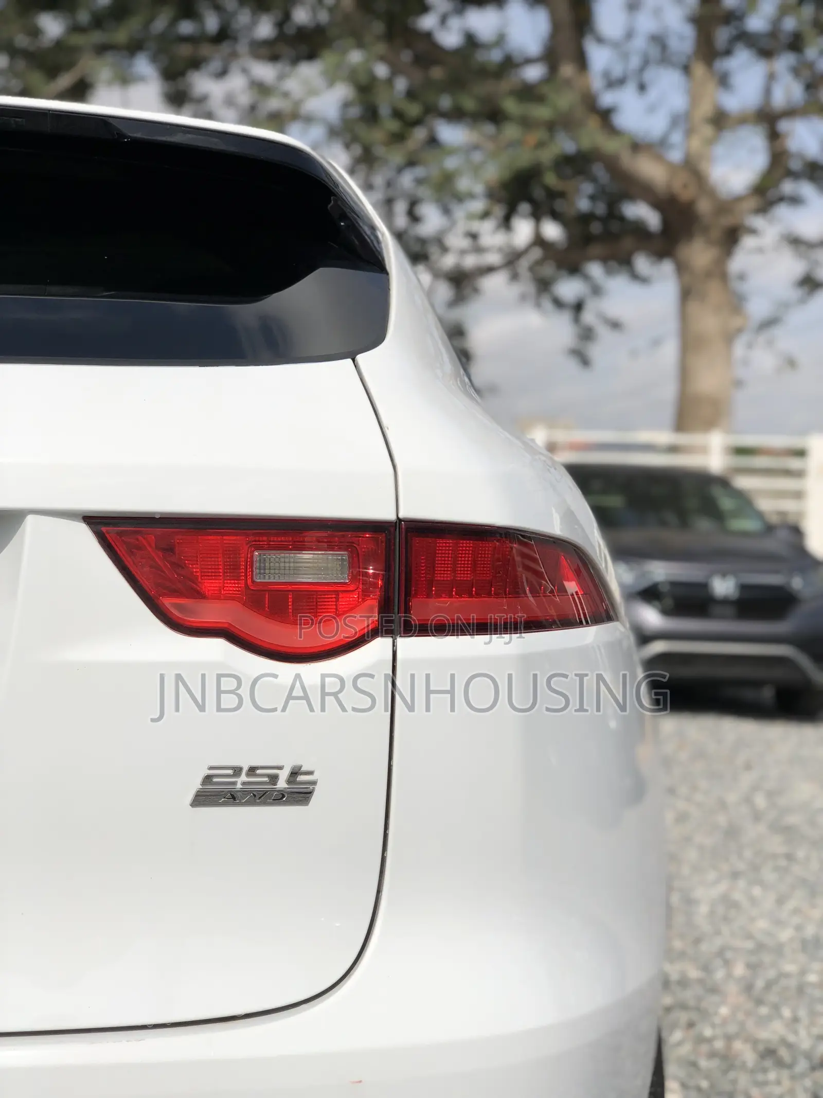 Jaguar F-Pace 20d Premium AWD 2019 White