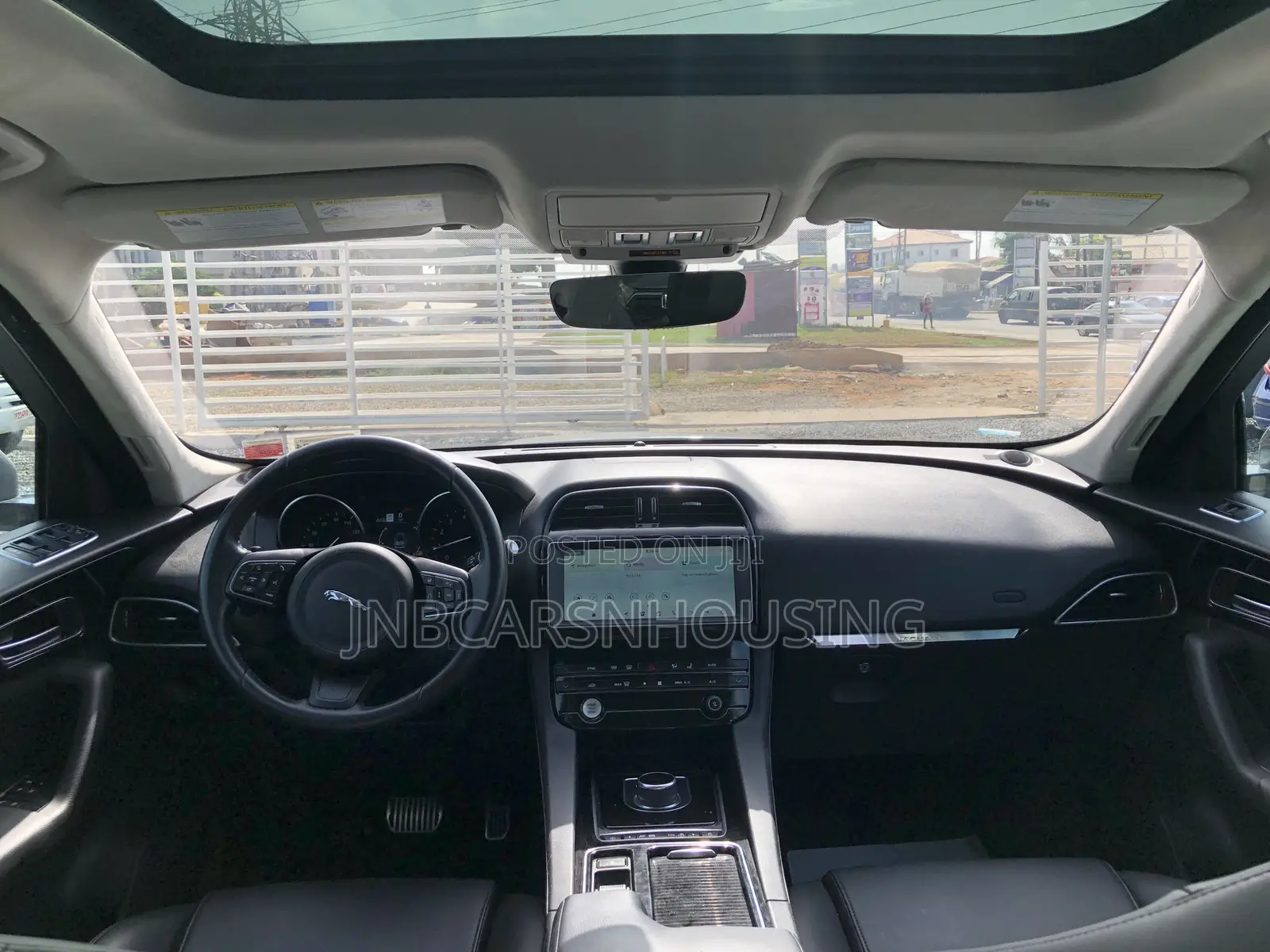 Jaguar F-Pace 20d Premium AWD 2019 White