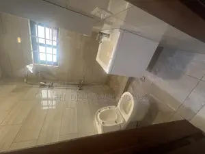 3bdrm House in Bee 🐝 Decor & Homes, Old Ashomang for sale