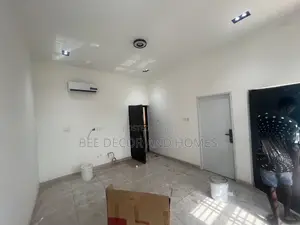 3bdrm House in Bee 🐝 Decor & Homes, Old Ashomang for sale
