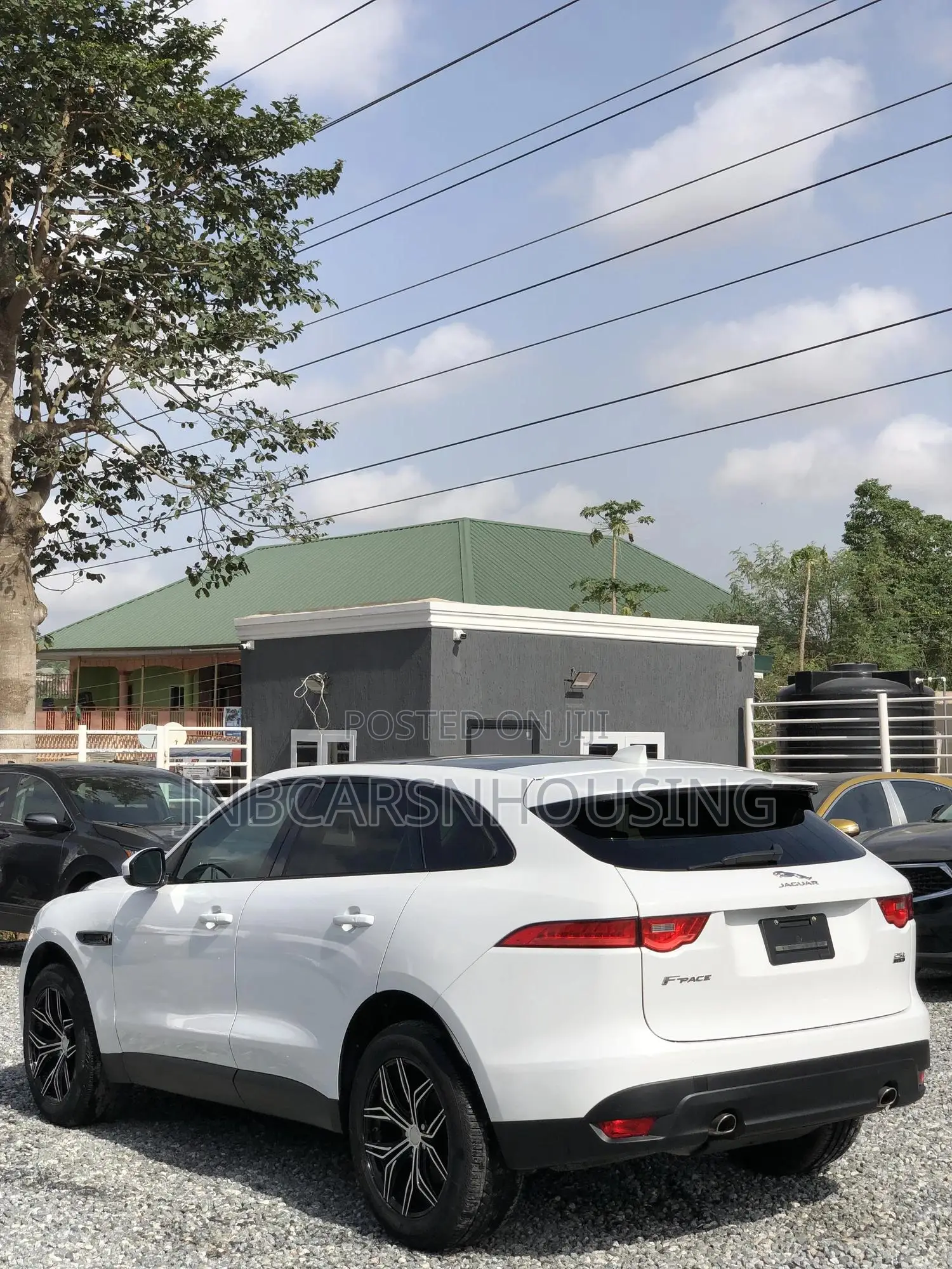 Jaguar F-Pace 20d Premium AWD 2019 White