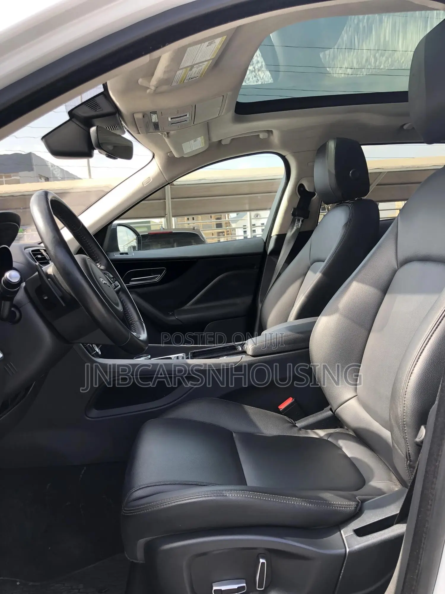 Jaguar F-Pace 20d Premium AWD 2019 White
