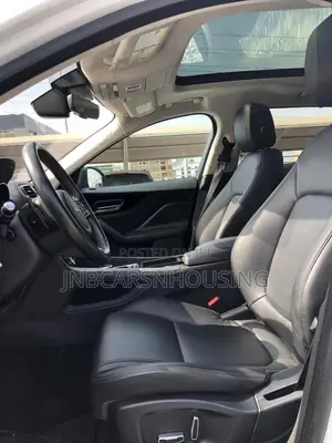 Jaguar F-Pace 20d Premium AWD 2019 White