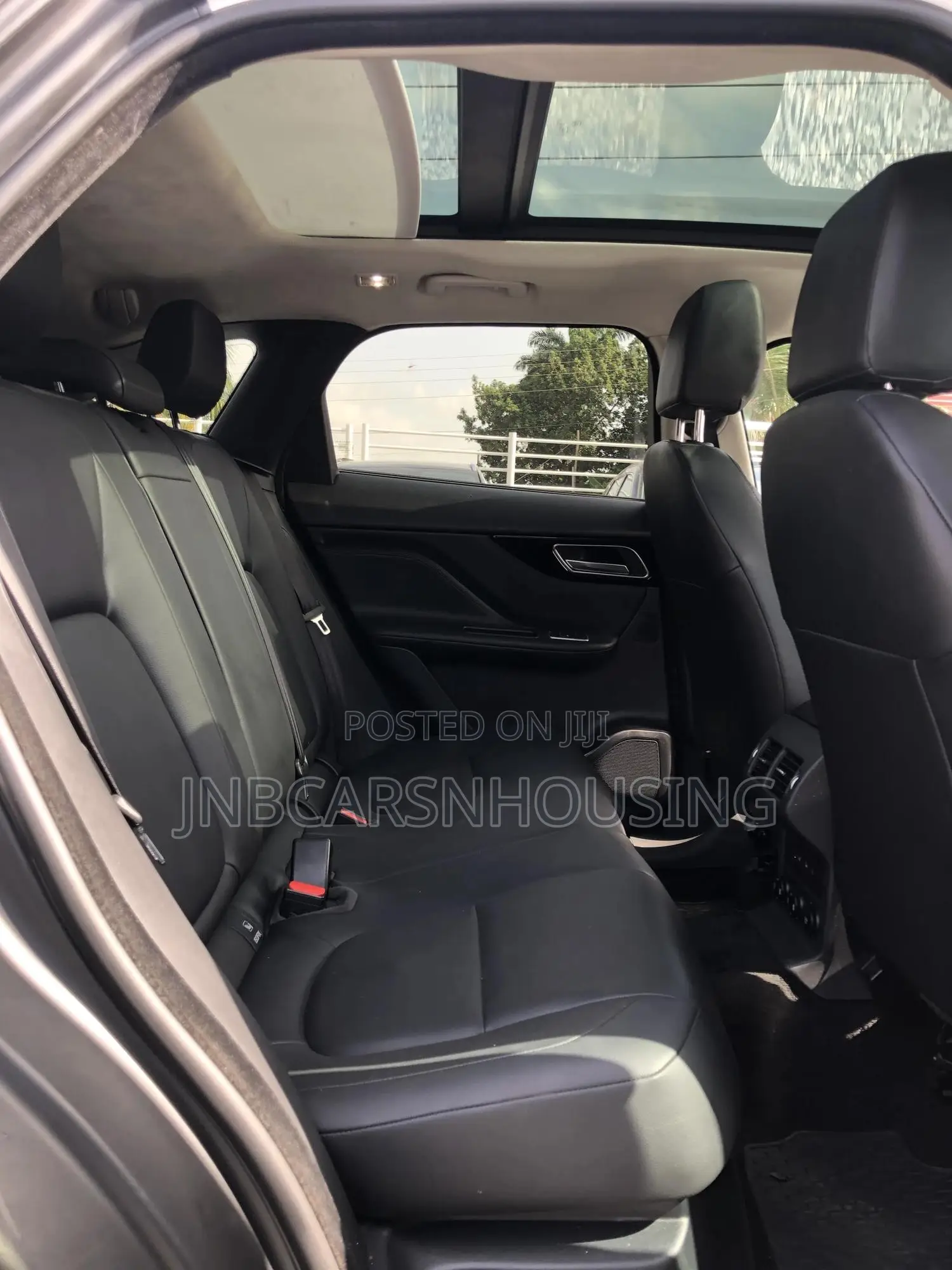 Jaguar F-Pace 20d Premium AWD 2019 White
