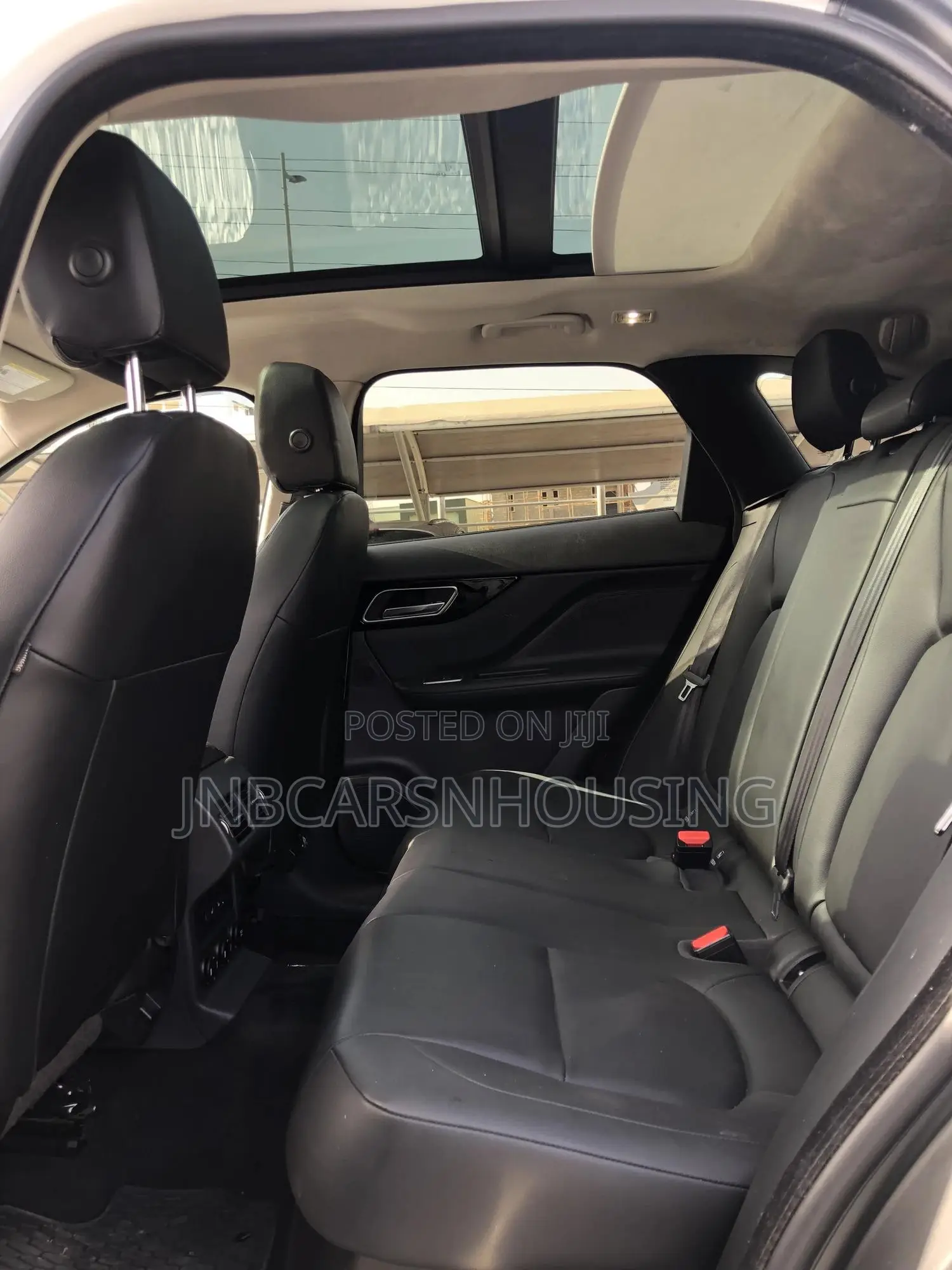 Jaguar F-Pace 20d Premium AWD 2019 White