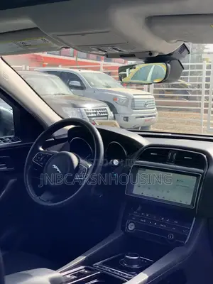 Jaguar F-Pace 20d Premium AWD 2019 White