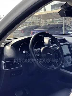 Jaguar F-Pace 20d Premium AWD 2019 White