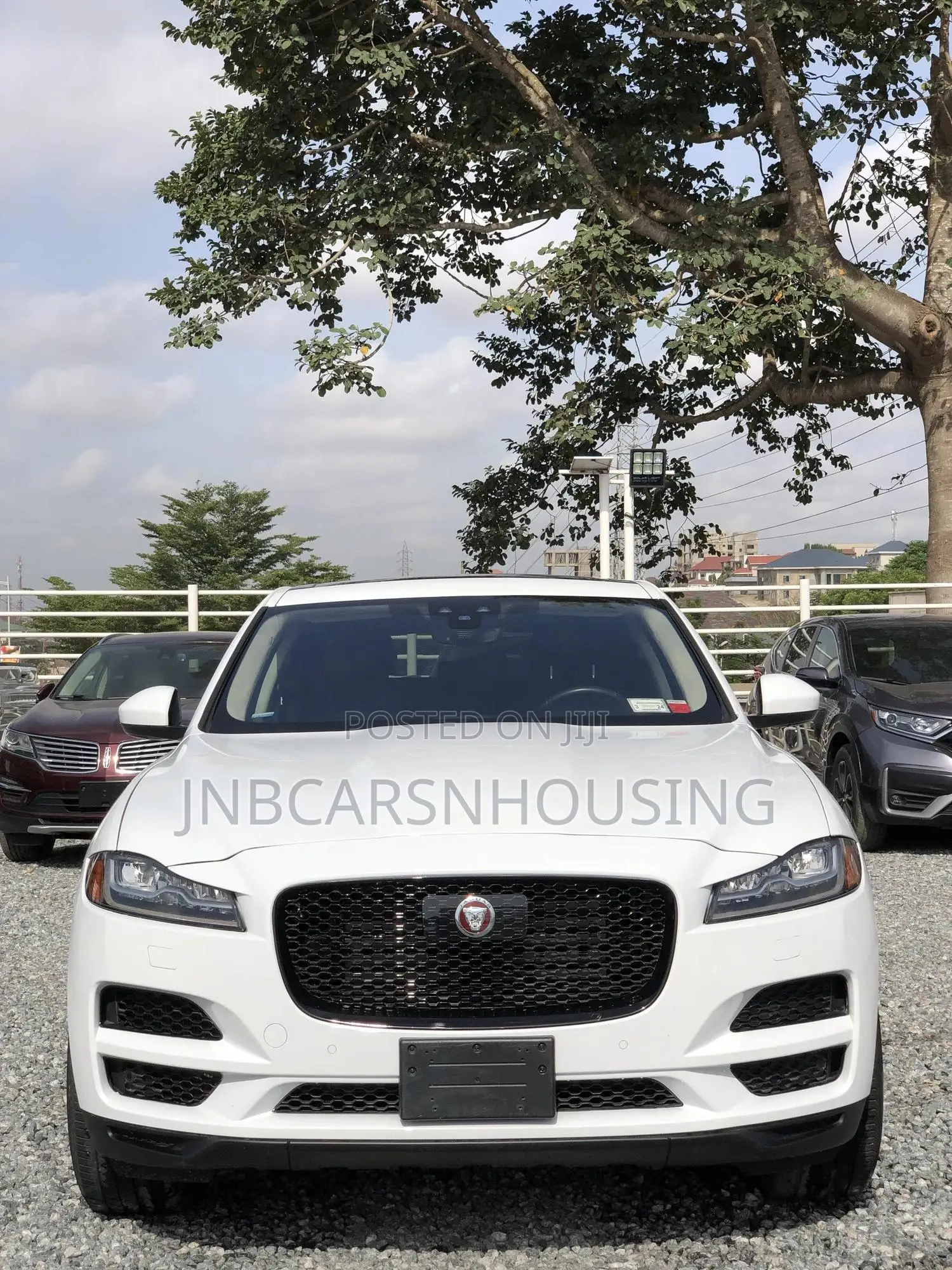 Jaguar F-Pace 20d Premium AWD 2019 White