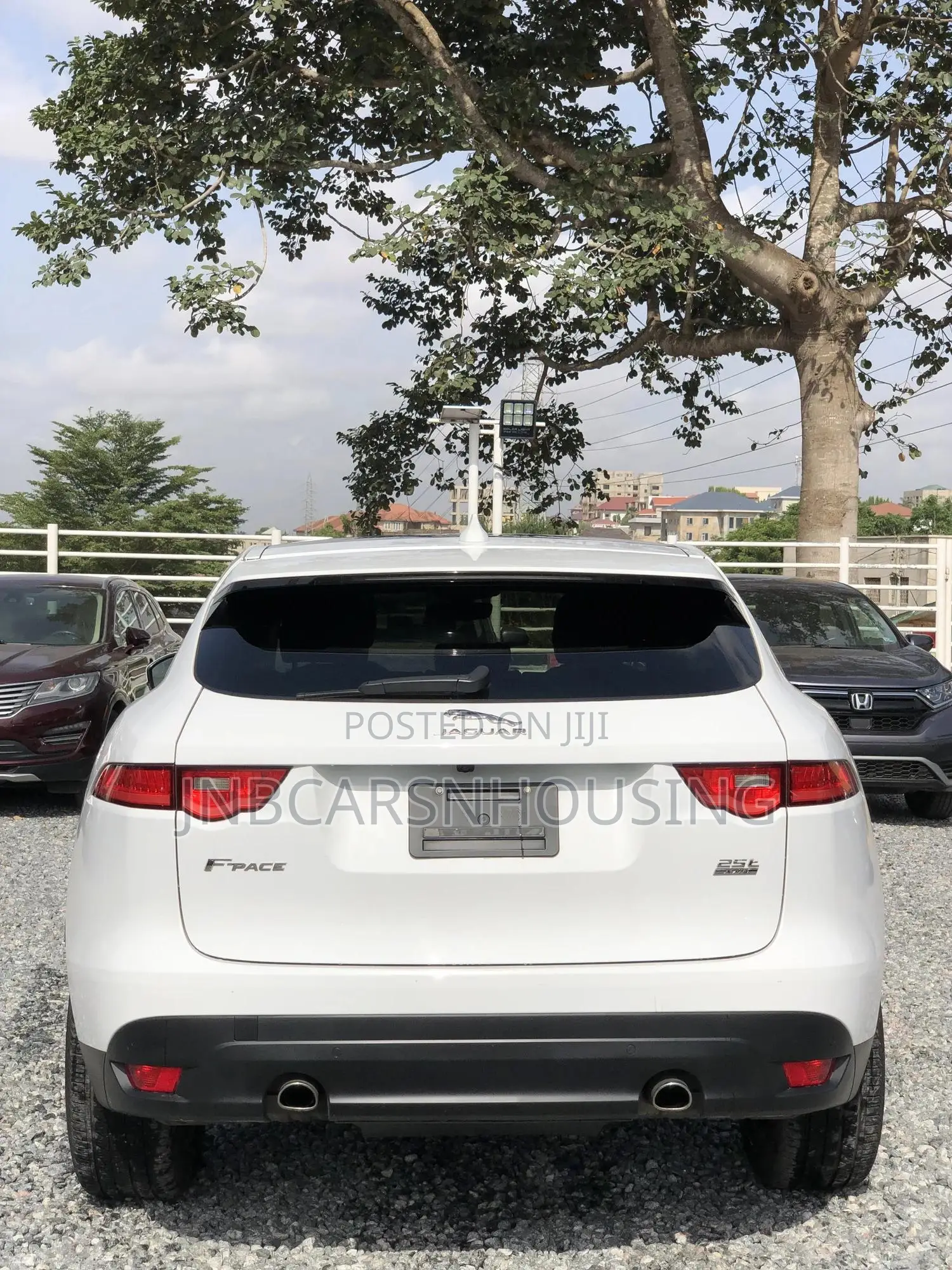 Jaguar F-Pace 20d Premium AWD 2019 White