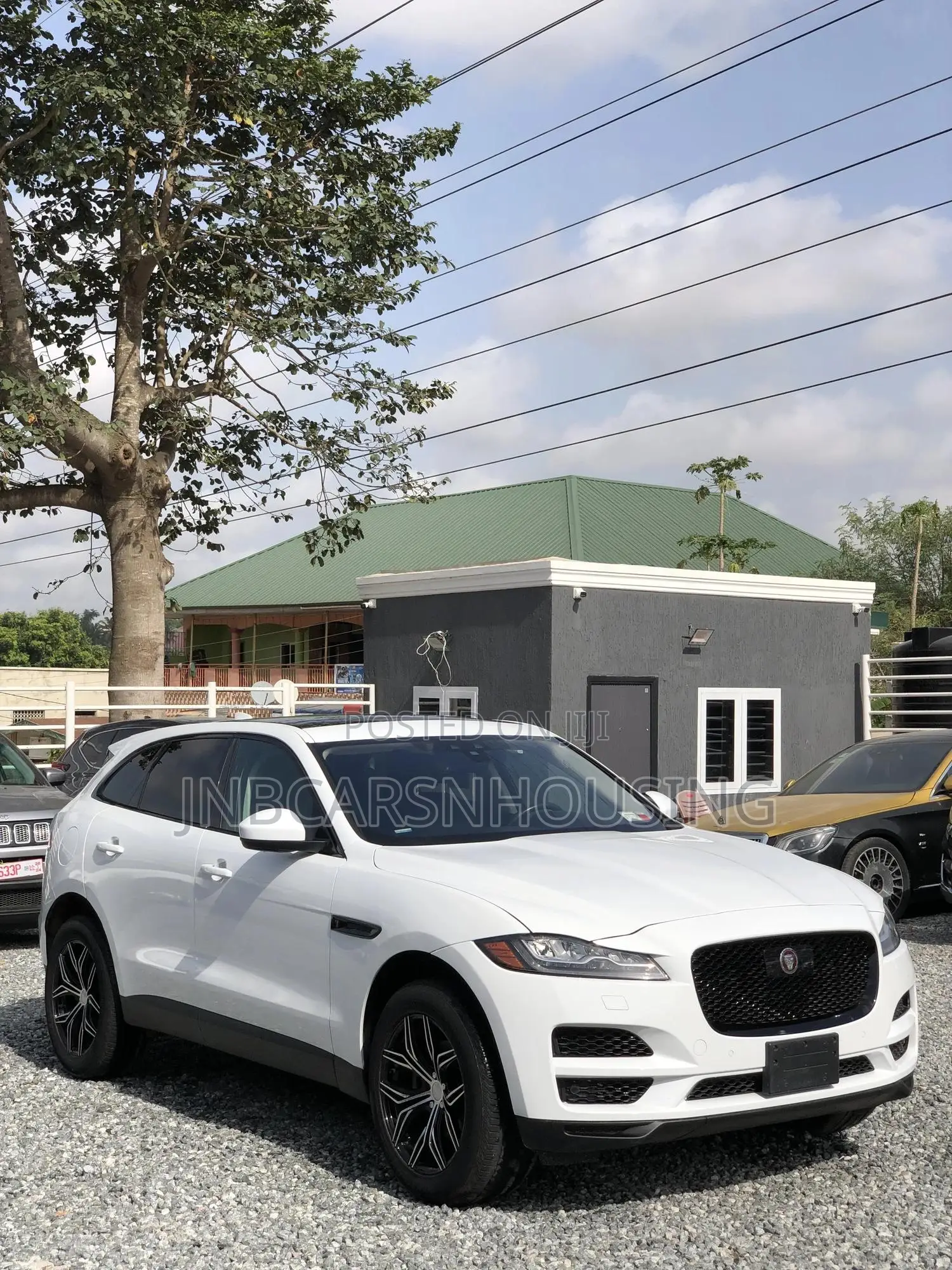 Jaguar F-Pace 20d Premium AWD 2019 White