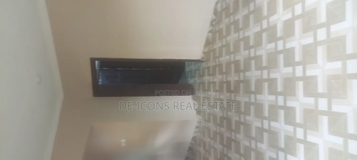 2bdrm Duplex in De-Icons Real Estate, Awutu Senya East Municipal