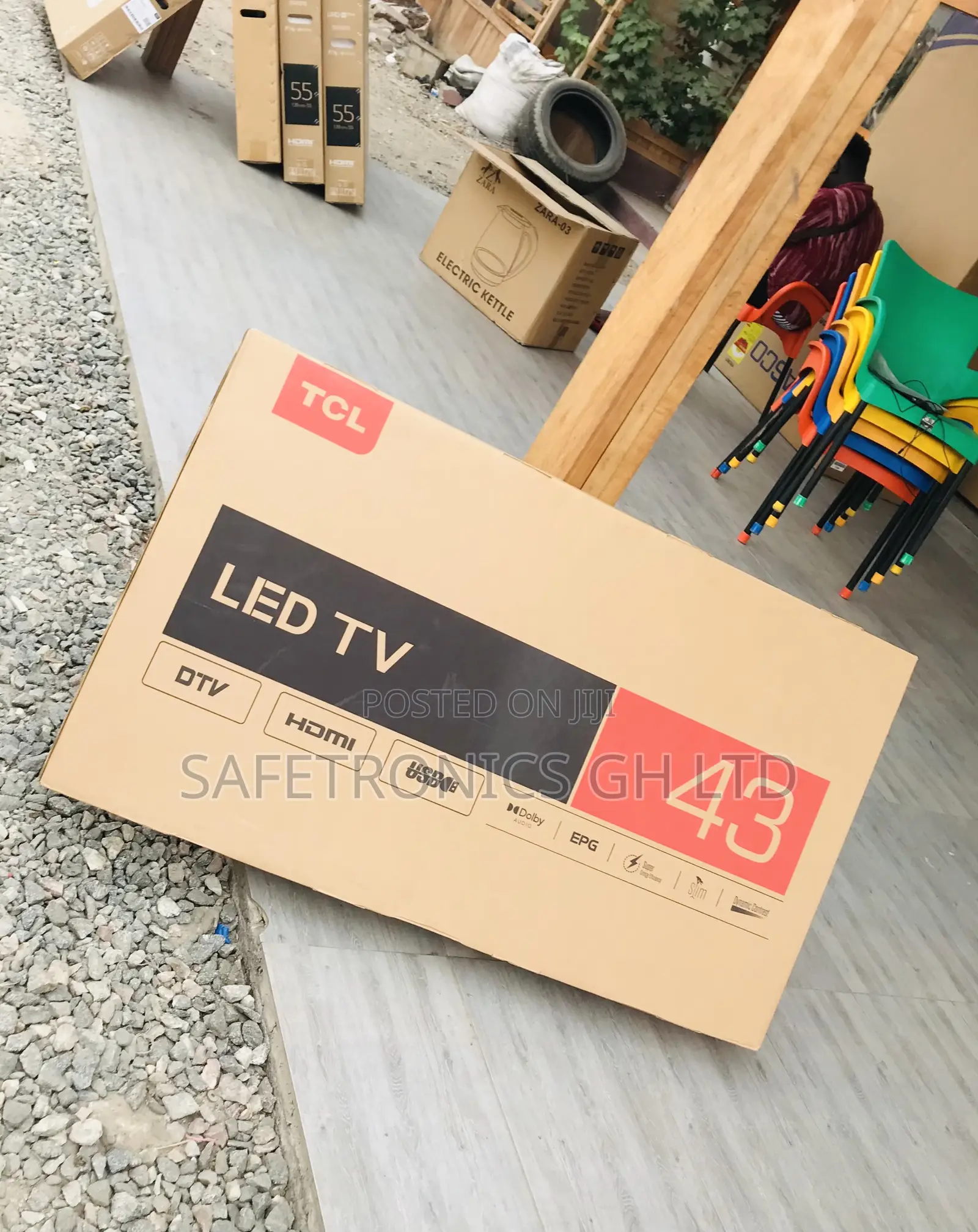 Glossy Black TCL Electric D3200 Digital 43 Inches Tv