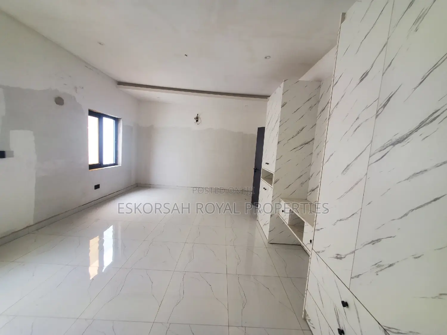 5bdrm House in East Legon, Adjiriganor for sale