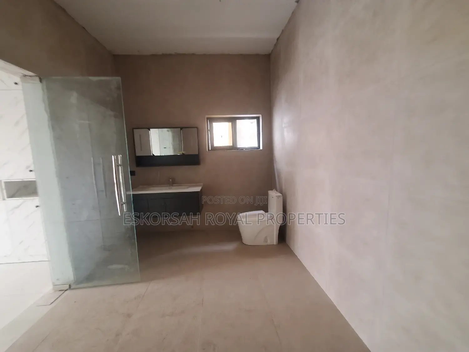 5bdrm House in East Legon, Adjiriganor for sale