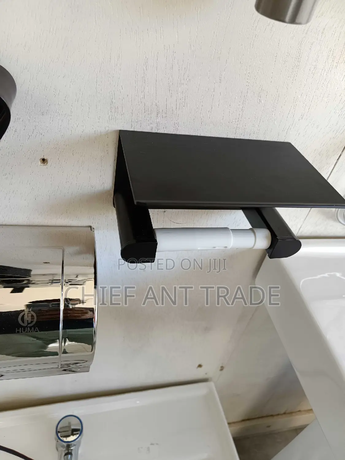 Phone Holding Tissue Holder. Black. 82051dh
